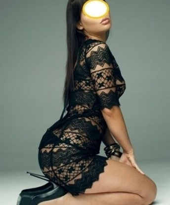 Живу в Москве и обладаю всеми необходимыми навыками, чтобы удовлетворить твои самые сокровенные желания. Со мной ты погрузишься в мир страсти и наслаждения. Позволь мне угодить тебе и исполнить твои самые смелые фантазии. В моих услугах входят разнообразные эротические массажи, оральные ласки и классический секс. Я обеспечу тебе незабываемое время, полное наслаждения и релаксации. Фото и отзывы оставили довольных клиентов. Доверься моим нежным рукам и погрузись в океан удовольствия. 7323, 25 лет